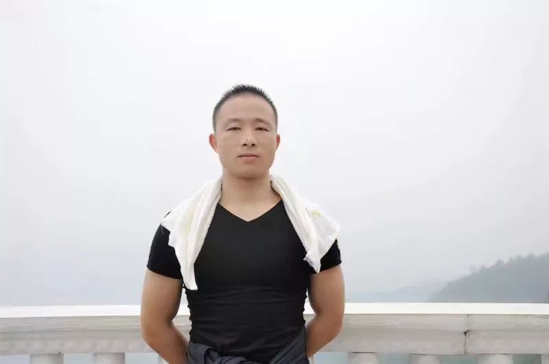 体德学院健身教练林袁图