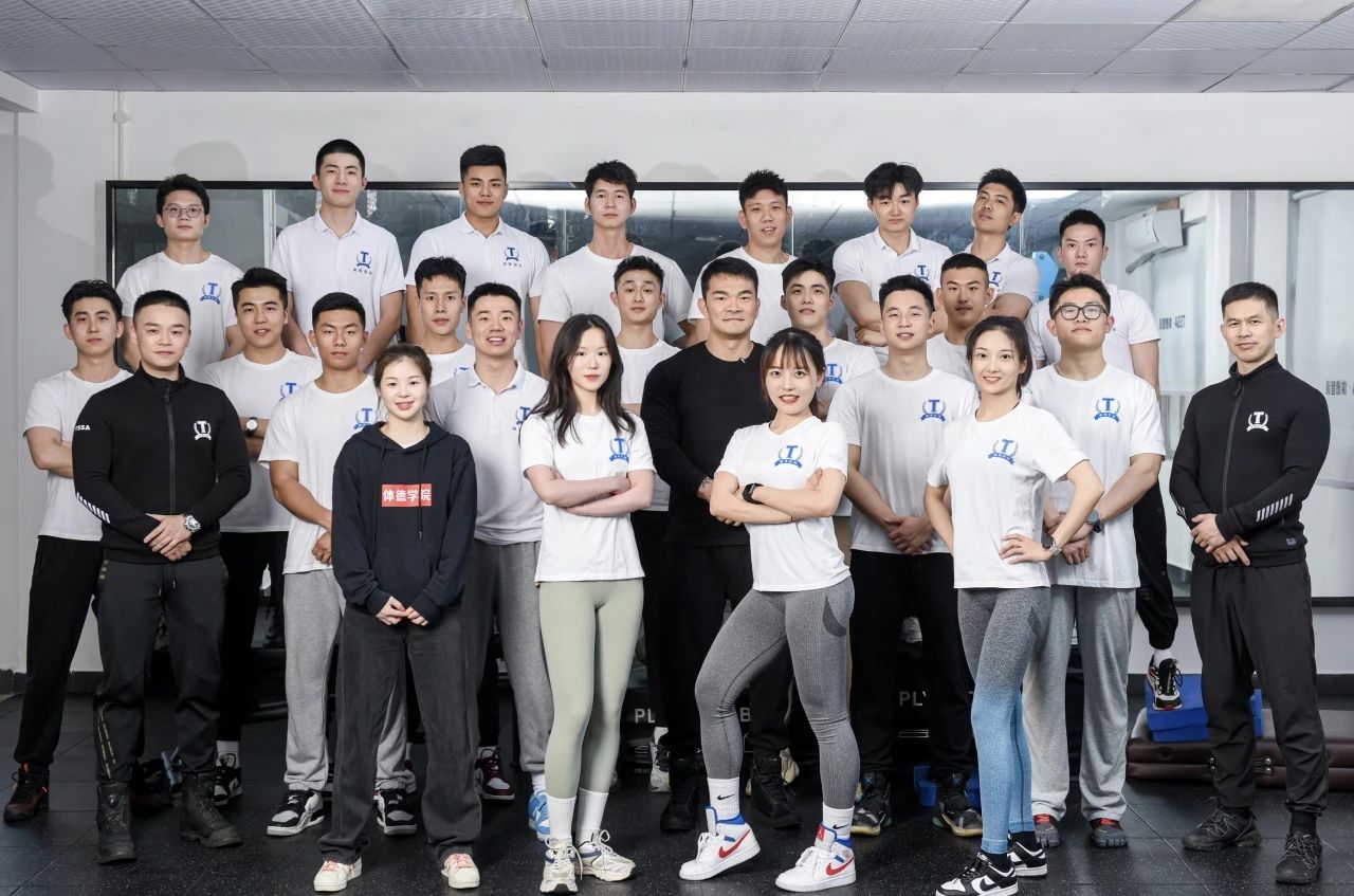 体德2211B班毕业合照